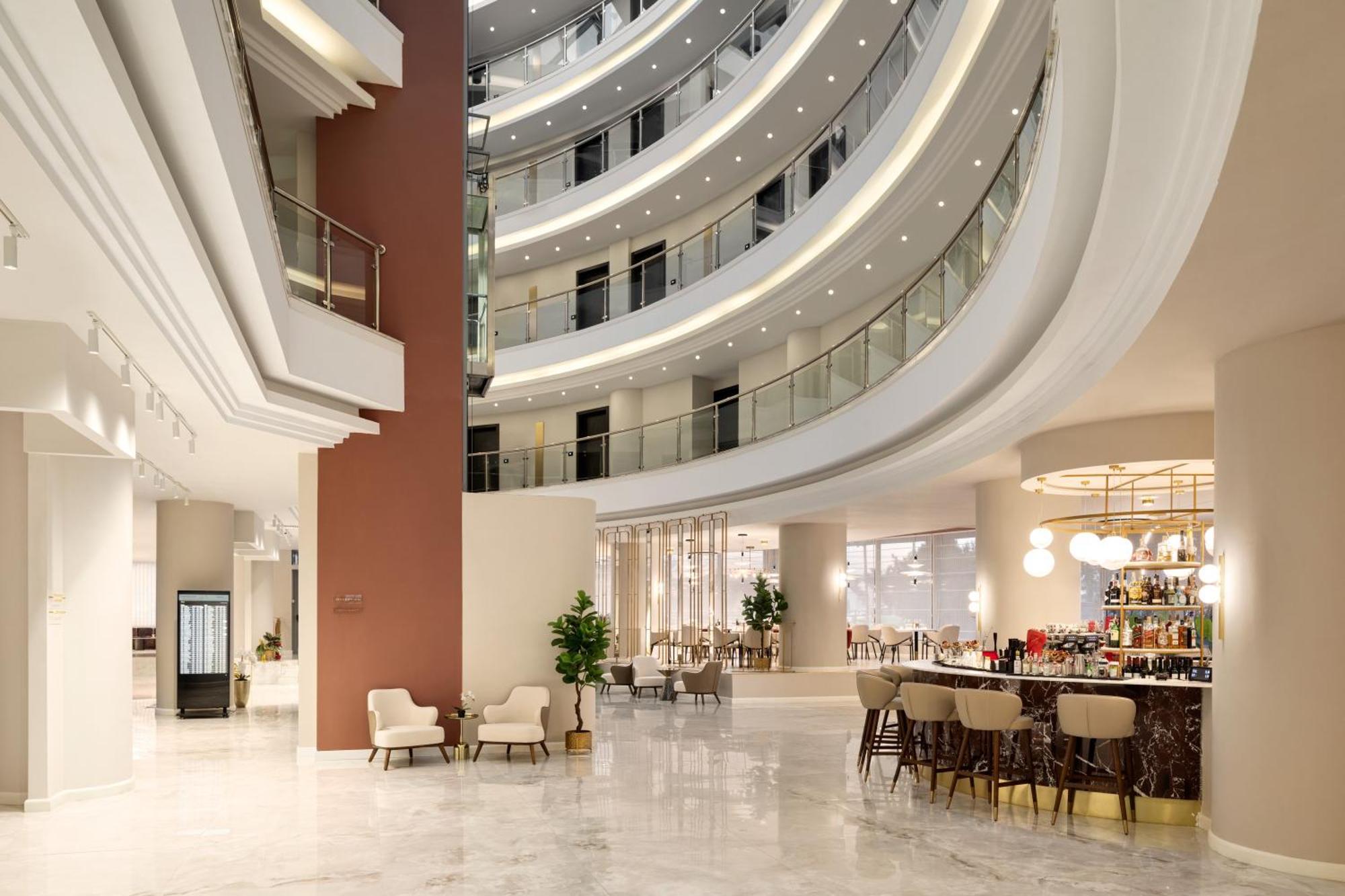 Ramada By Wyndham Bucharest Otopeni Airport Exterior foto